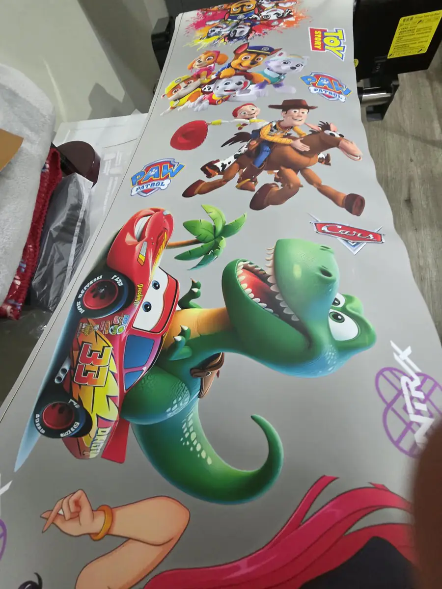 Paño DTF de referencia con diseños distribuidos para impresión